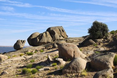 Avila ili, Castilla y Leon, İspanya 'da güzel kaya oluşumlarıyla Sierra de la Paramera