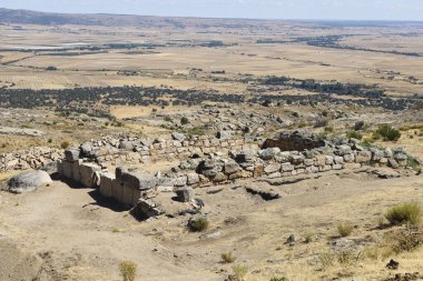 İspanya 'nın Avila bölgesindeki Sierra de la Paramera' da bulunan Ulaca Kalesi adlı Kelt yerleşimindeki Kule yapısı.