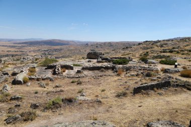 Sierra de la Paramera, Avila, İspanya 'daki Ulaca Kalesi adlı Kelt yerleşim yerindeki evler