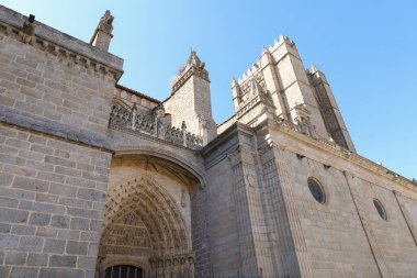 Avila, Castilla y Leon, İspanya - 18 Ağustos 2024: Avila Katedrali, eski Avila şehrinde Kurtarıcı Katedrali olarak adlandırılır.