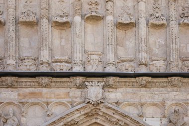 Avila, Castilla y Leon, İspanya... 18 Ağustos 2024: Avila Katedrali 'nin mimari detayları, eski Avila şehrinde Kurtarıcı Katedrali olarak adlandırılır.