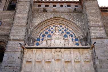 Avila, Castilla y Leon, İspanya... 18 Ağustos 2024: Avila Katedrali 'nin mimari detayları, eski Avila şehrinde Kurtarıcı Katedrali olarak adlandırılır.