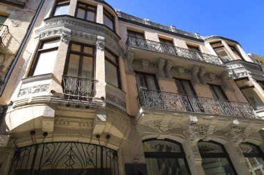 Avila, Castilla y Leon, İspanya - 17 Ağustos 2024: Avila şehrinin en güzel bina modernist tarzı.