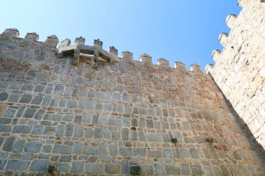 İspanya 'nın Avila şehrindeki görkemli duvarlar.
