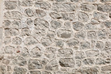 İspanya 'nın Avila kentindeki evlerde duvarları güçlendirmek için ortaçağ yöntemi