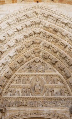 Avila Katedrali, İspanya Havarilerinin giriş verandasının mimari detayları