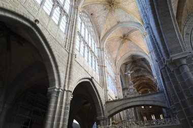 Avila, Castilla y Leon, İspanya... 18 Ağustos 2024: Avila Katedrali 'nin İçi' nin güzel mimari detayları, Avila 'nın eski şehri Katedrali,