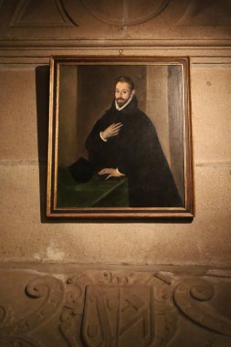 Avila, Castilla y Leon, İspanya - 18 Ağustos 2024: Avila Katedrali 'nde Retrato de Garcibanez de Muxica adlı El Greco' nun resmi sergilendi