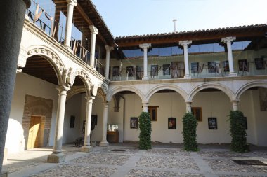 Avila, Castilla y Leon, İspanya... 18 Ağustos 2024: Los Verdugo Sarayı, eski Avila şehri.