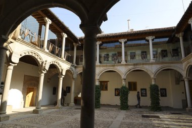 Avila, Castilla y Leon, İspanya... 18 Ağustos 2024: Los Verdugo Sarayı, eski Avila şehri.