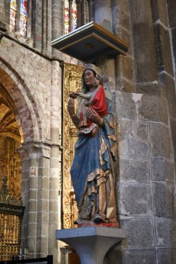Avila, Castilla y Leon, İspanya - 18 Ağustos 2024: Avila Katedrali 'nde Eski Bakire Meryem heykeli tarzı