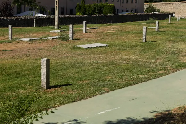 Avila, Castilla y Leon, İspanya - 18 Ağustos 2024: Avila, İspanya 'da Sefarad Bahçesi adlı Yahudi mezarlığı
