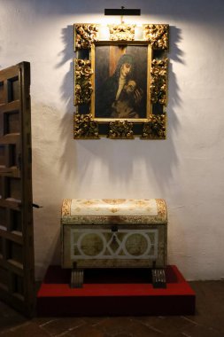 Avila, Castilla y Leon, İspanya - 17 Ağustos 2024: Avila şehrindeki La Encarnacion Manastırı 'nda kullanılan dini nesneler