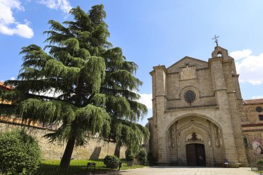 Avila, Castilla y Leon, İspanya - 18 Ağustos 2024: Avila 'daki St. Thomas Kraliyet Manastırı