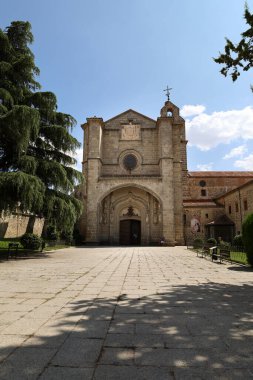 Avila, Castilla y Leon, İspanya - 18 Ağustos 2024: Avila 'daki St. Thomas Kraliyet Manastırı