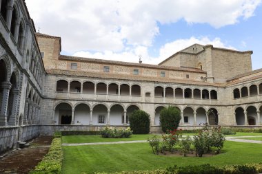 Avila, Castilla y Leon, İspanya - 18 Ağustos 2024: Avila 'daki St. Thomas Kraliyet Manastırı' nda Kral Manastırı