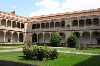 Avila, Castilla y Leon, İspanya - 18 Ağustos 2024: Avila 'daki St. Thomas Kraliyet Manastırı' nda Kral Manastırı