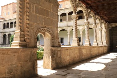 Avila, Castilla y Leon, İspanya - 18 Ağustos 2024: Avila 'daki St. Thomas Kraliyet Manastırı' nda Kral Manastırı