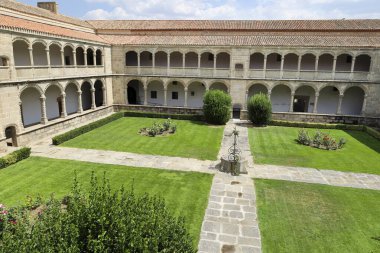 Avila, Castilla y Leon, İspanya - 18 Ağustos 2024: Avila 'daki St. Thomas Kraliyet Manastırı' nda Kral Manastırı