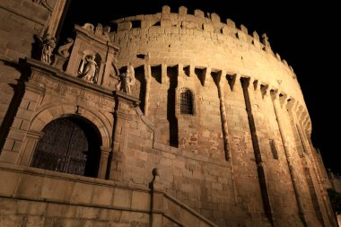 Avila Katedrali 'ndeki Apse ve San Segundo Şapeli, Kurtarıcı Katedrali olarak adlandırılır, İspanya' nın Avila şehrindeki eski bir kasabadadır.