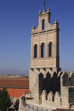 El Carmen 'in kapısı ve Avila şehrinin duvarları