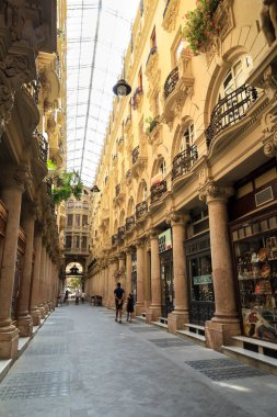 Albacete, Castilla La Mancha, İspanya - 23 Ağustos 2024: Lodares Geçidi, Albacete şehrinde modernist stil