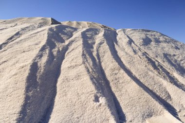 Santa Pola 'nın doğal parkındaki tuz dağları, Alicante, İspanya
