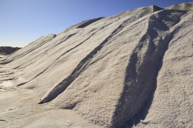 Santa Pola 'nın doğal parkındaki tuz dağları, Alicante, İspanya