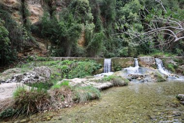 Gorgo de la Escalera şelalesi ve kanyon Anna kasabası, Valencia, İspanya