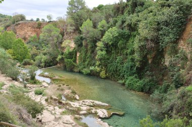 Gorgo de la Escalera şelalesi ve kanyon Anna kasabası, Valencia, İspanya