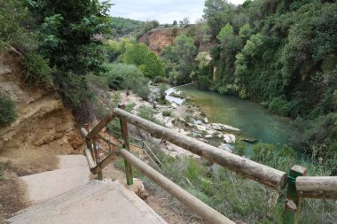 Gorgo de la Escalera şelalesi ve kanyon Anna kasabası, Valencia, İspanya