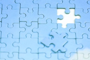 Bulmaca tamamlanmak üzere. Başarının kavramsal görüntüsü.