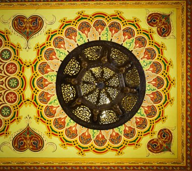 Anna, Valencia, İspanya... 27 Ekim 2024, Anna, Valencia 'da bulunan Cervellon Kontlarının Kale-Sarayı, Tavan ve oyması için demir lamba yazdı.