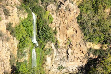 El Salto de Chella şelalesi ve Chella kasabasındaki kanyon, Valencia, İspanya
