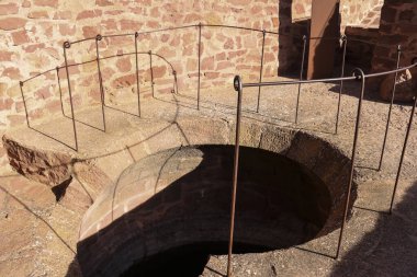 Peracense, Teruel, İspanya - 6 Ocak 2025: Teruel bölgesindeki Peracense Kalesi 'nin mimari detayları