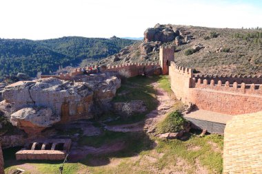 Peracense, Teruel, İspanya - 6 Ocak 2025: Teruel bölgesindeki Peracense Kalesi 'nin mimari detayları