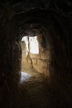 Roma su kemeri Sierra de Albarracin, Teruel, İspanya 'da kaya kazısı yaptı.