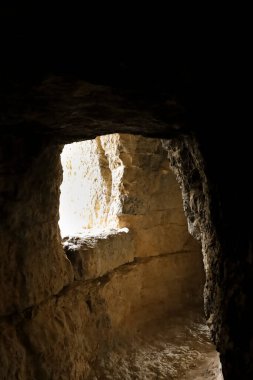 Roma su kemeri Sierra de Albarracin, Teruel, İspanya 'da kaya kazısı yaptı.