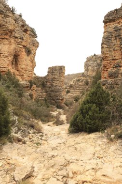 Sierra de Albarracin, İspanya 'da Romalı su kemeriyle Los Burros vadisi kazıldı.