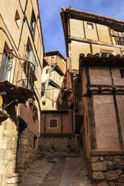 Albarracin, Teruel 'de Rincon del Abanico adında güzel kırmızı evleri olan sembolik bir yer.