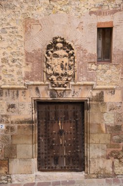 Albarracin, Teruel, Span- 7 Ocak 2025: İspanya 'nın Teruel kentindeki eski Albarracin kasabasında oyulmuş taş ceketli Monterde evi