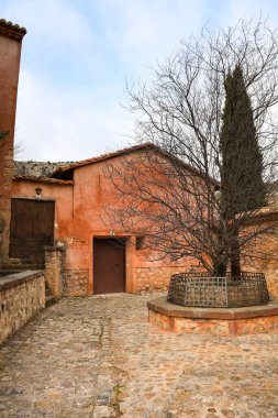 Albarracin, Teruel, İspanya - 5 Ocak 2025: Albarracin kasabası, Teruel, İspanya 'da La Seo Meydanı