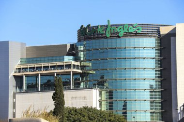 Valencia, İspanya, 27 Aralık 2024, Valencia 'daki El Corte Ingles alışveriş merkezi.
