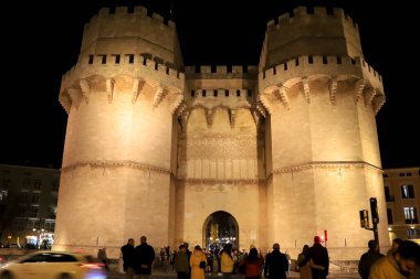 Valencia, İspanya... 26 Aralık 2024, Valencia 'nın eski bir kasabasındaki Serranos Kuleleri.