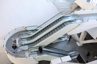Valencia, İspanya 27 Aralık 2024 Valencia City 'deki Bilim Müzesi Principe Felipe binasında yürüyen merdivenler.