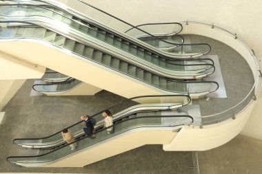 Valencia, İspanya 27 Aralık 2024 Valencia City 'deki Bilim Müzesi Principe Felipe binasında yürüyen merdivenler.