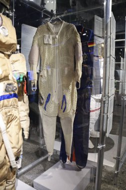 Valencia, İspanya - 27 Aralık 2024: Uzay giysileri Valencia City 'deki Uzay Sergisi' nde sergilendi.