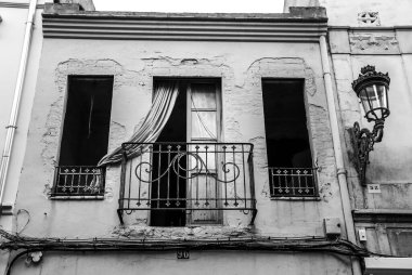 Valencia, İspanya... 26 Aralık 2024 Valencia 'da Cabanyal-El Canyameral' ın deniz kenarındaki mahallesinde geleneksel bir ev.