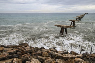 Valencia, Sagunto Limanı 'ndaki eski bir rıhtımın kalıntıları.