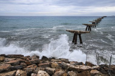 Valencia, Sagunto Limanı 'ndaki eski bir rıhtımın kalıntıları.